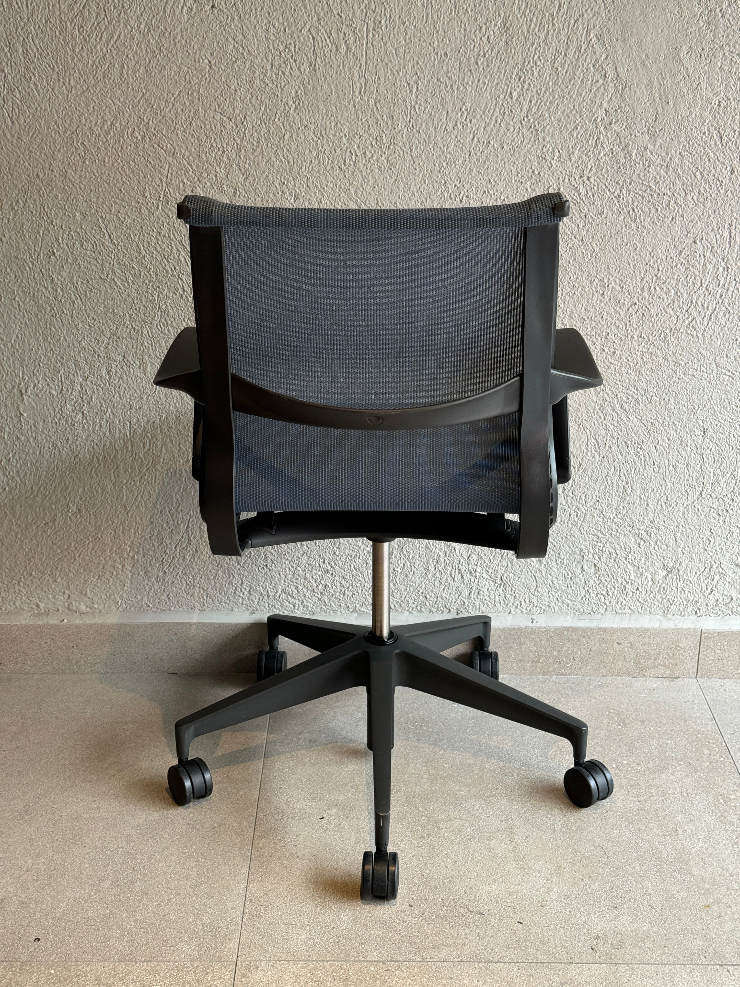 Detalle del respaldo de la silla Setu