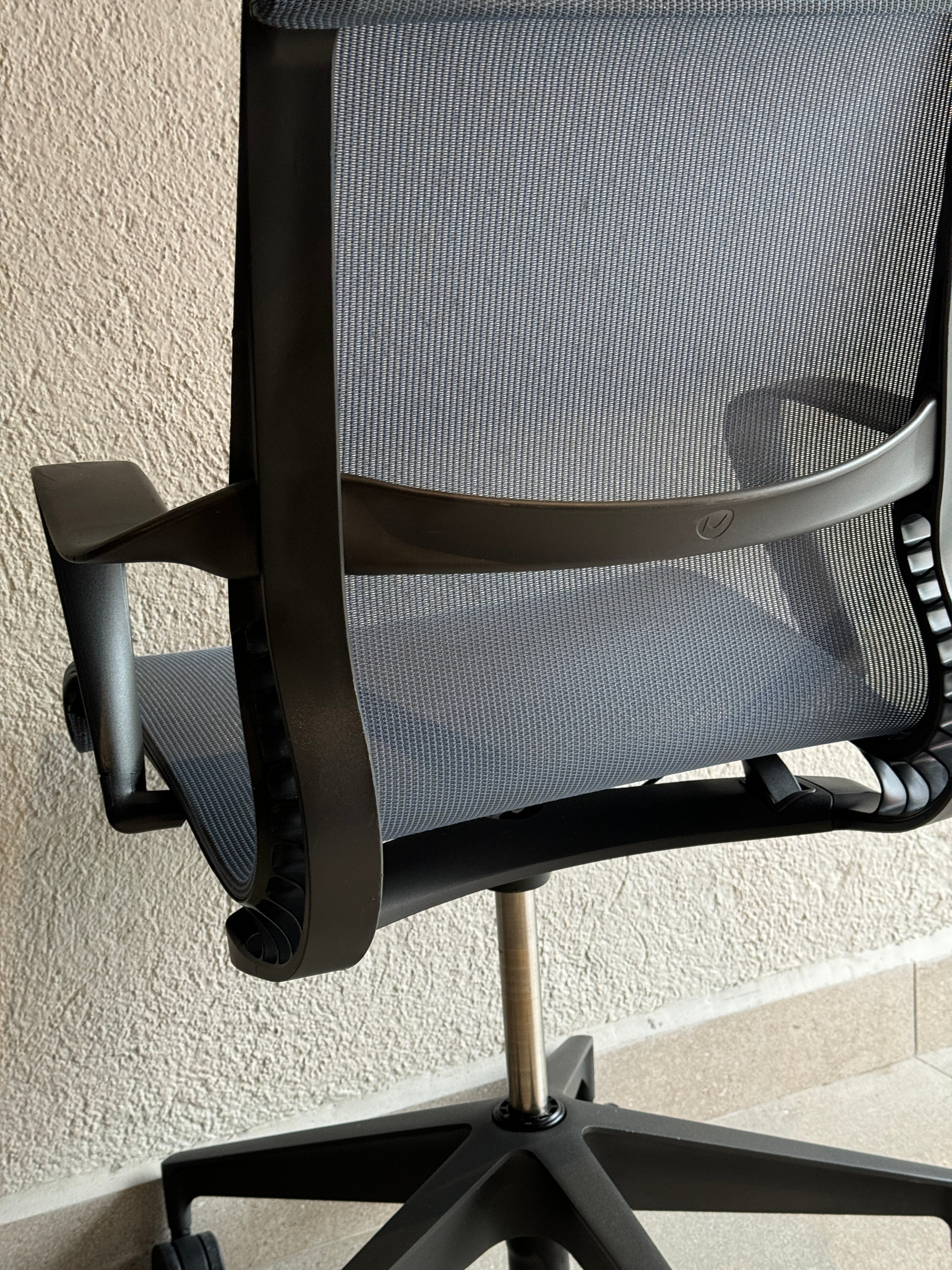 Silla Setu de exhibición en showroom