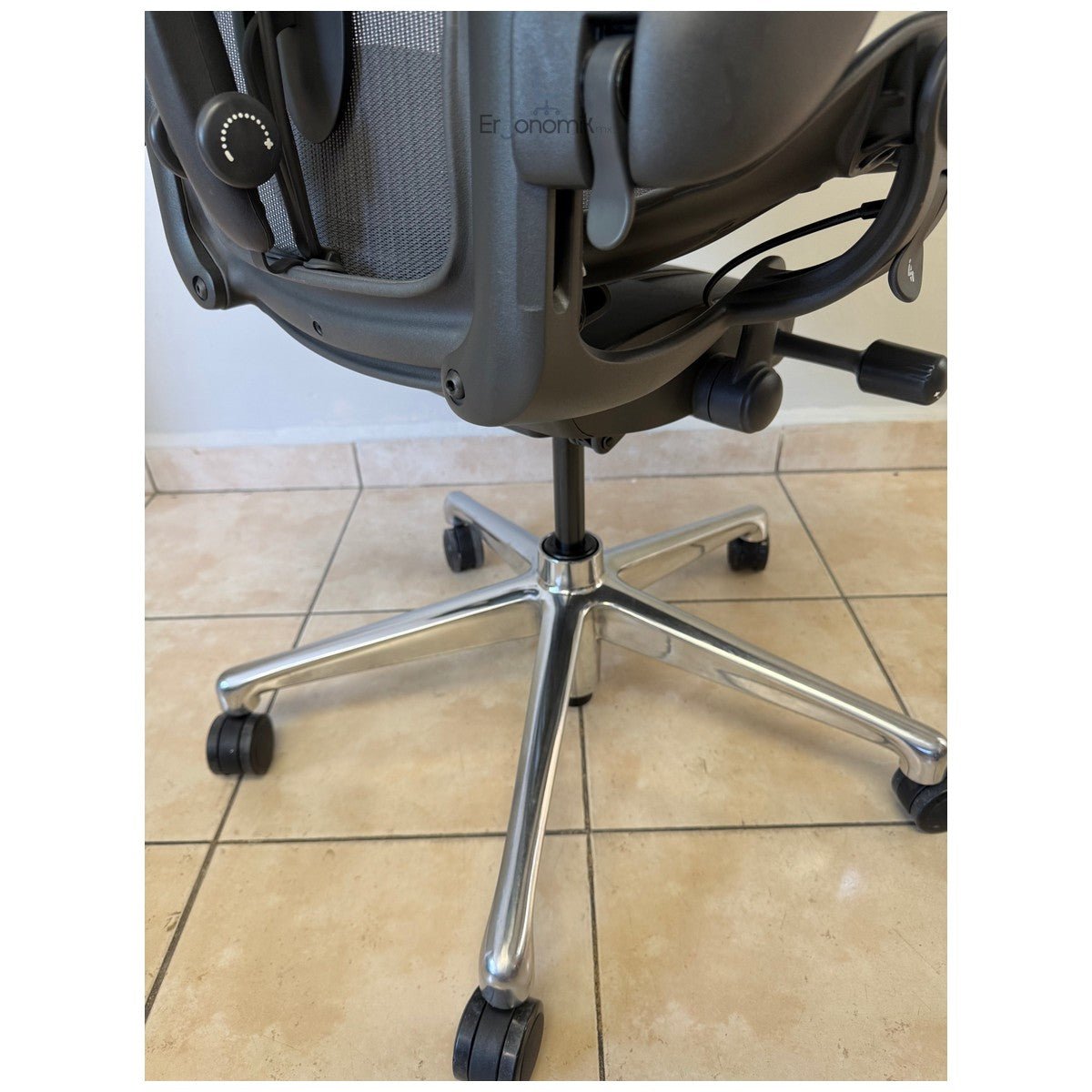 Silla Aeron Herman Miller Posture Fit Cromo Talla B - Exhibición - Ergonomik silla ergonomica Herman Miller