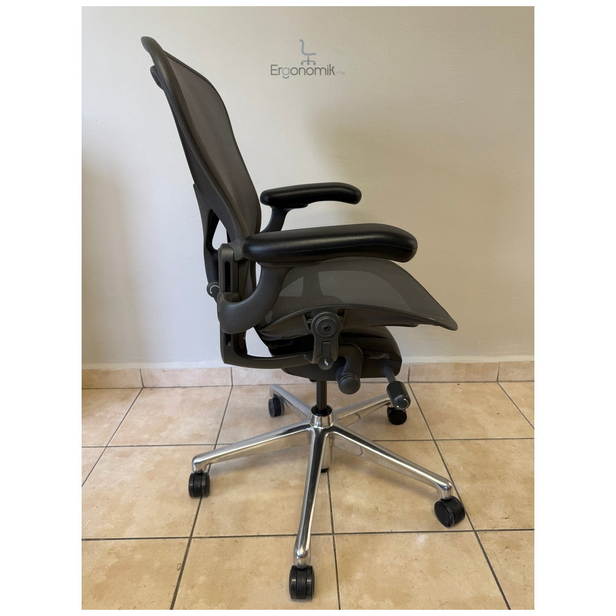 Silla Aeron Herman Miller Posture Fit Cromo Talla B - Exhibición | Muebles ergonomicos en Mexico | Ergonomik