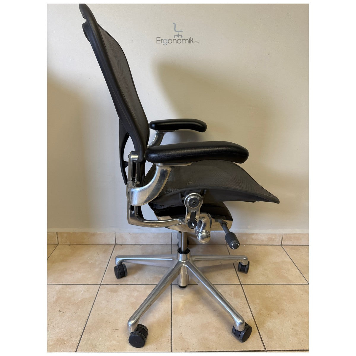 Silla Aeron Herman Miller Y Cromo Talla C - Con Daño | Muebles ergonomicos en Mexico | Ergonomik