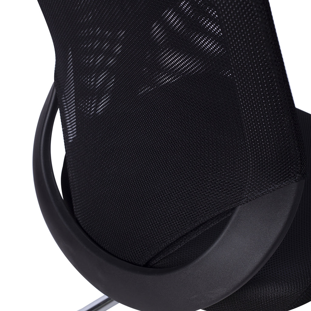 Detalle del acabado elegante de la Silla de Visita 105