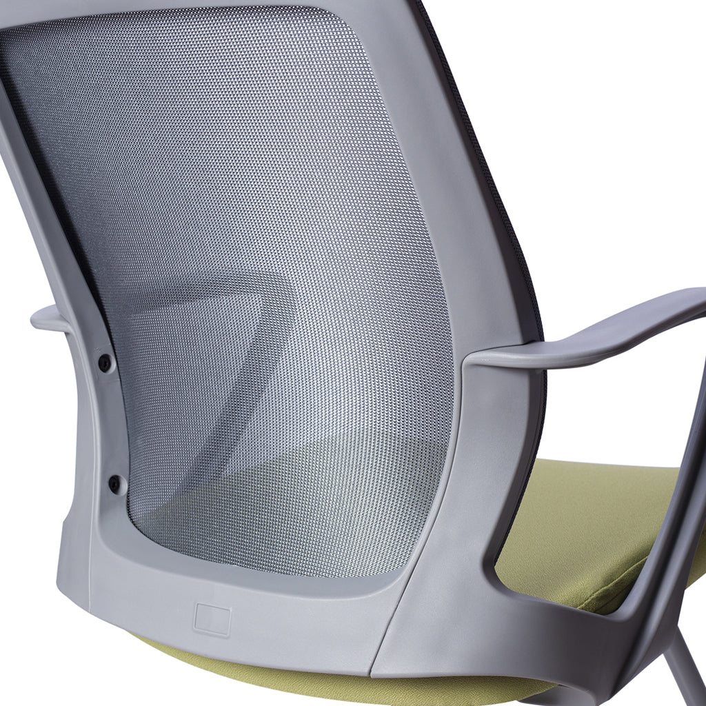 Silla de Visita 145GR Ergonomik en entorno de oficina moderna