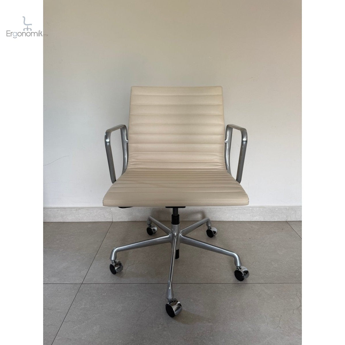 Silla Eames Herman Miller de piel - Exhibición - Ergonomik silla ergonomica Herman Miller