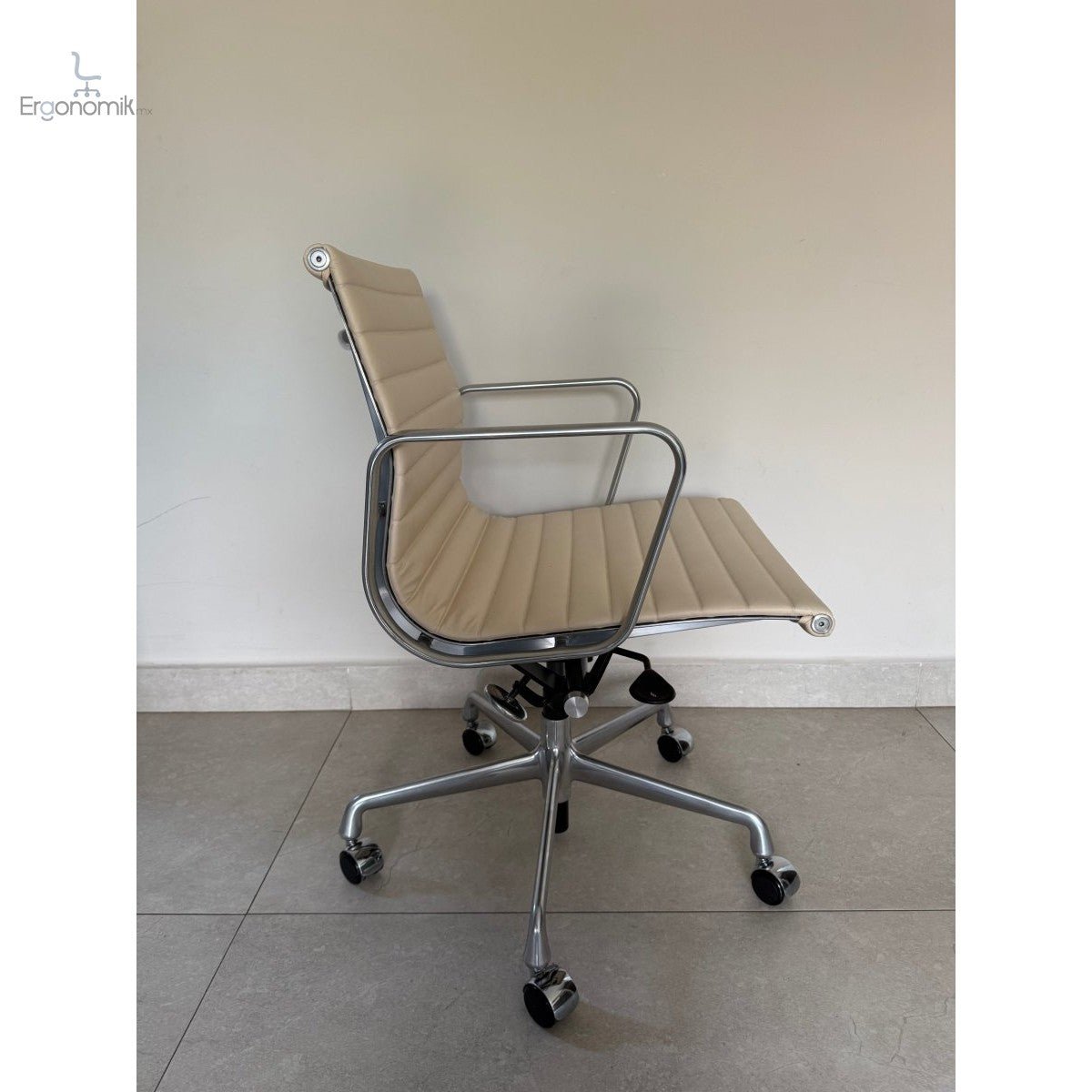 Silla Eames Herman Miller de piel - Exhibición - Ergonomik silla ergonomica Herman Miller