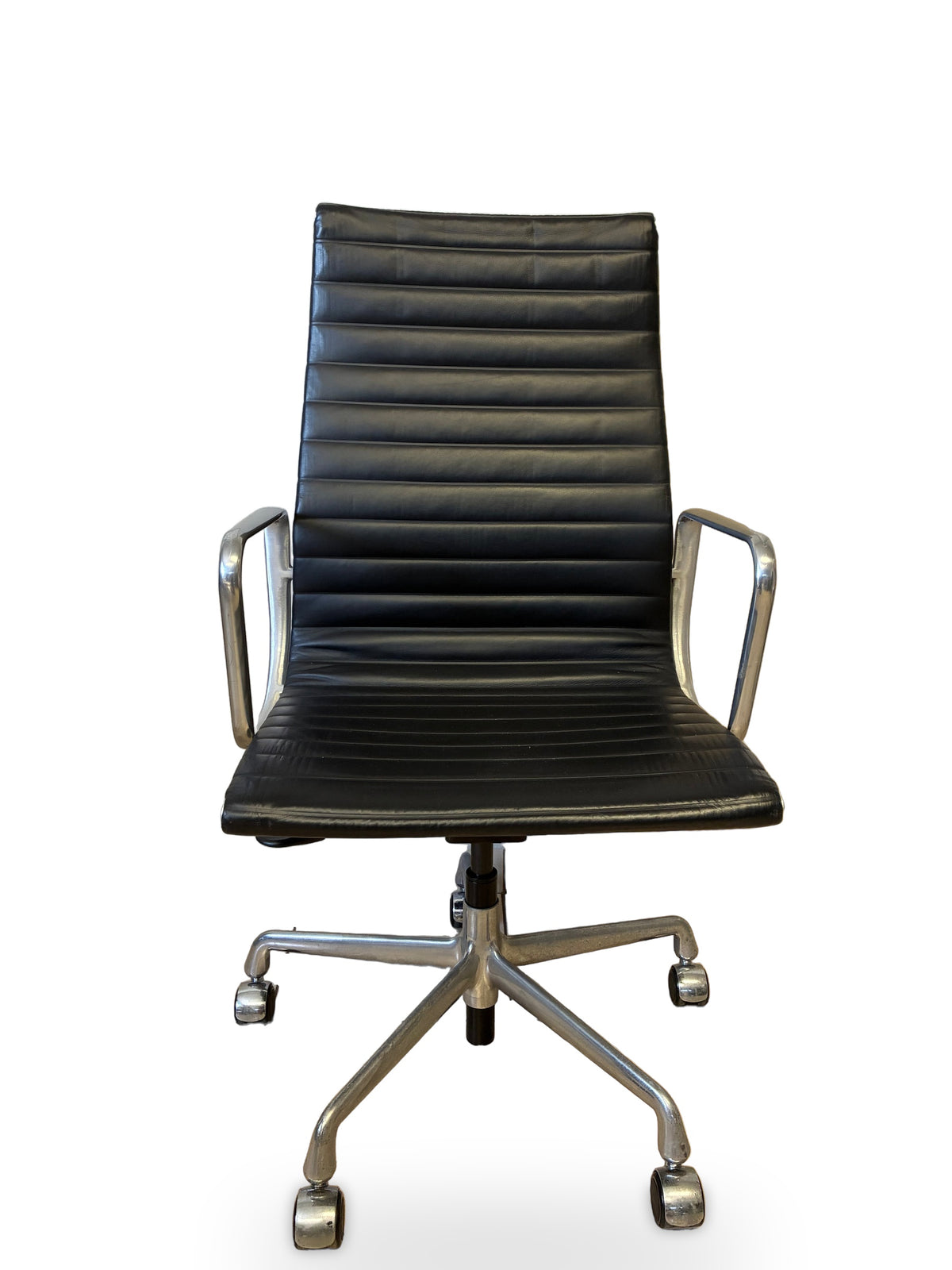 Silla Eames Media Herman Miller de Piel Negra - Preowned
