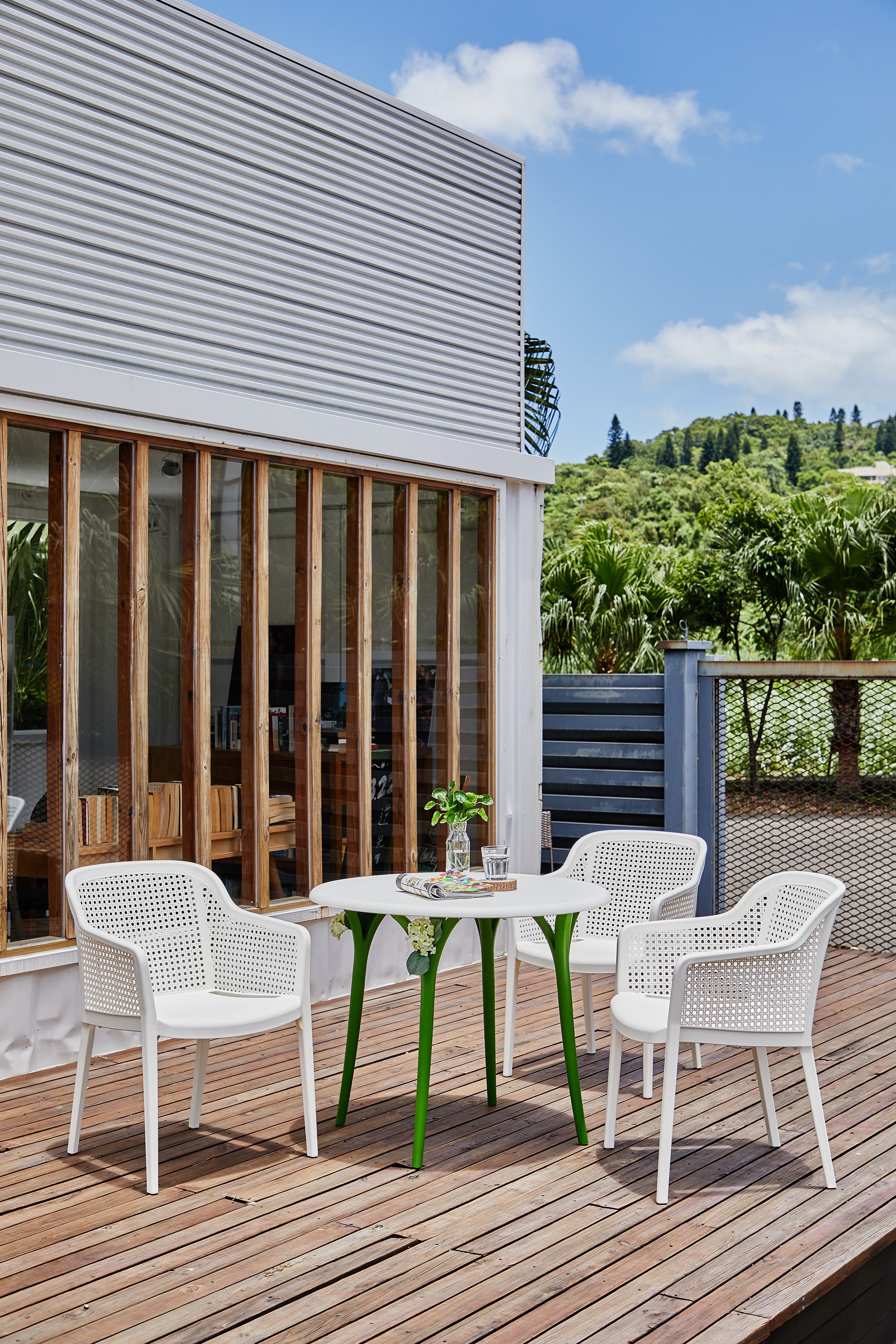 Detalle de materiales resistentes en Silla Grace