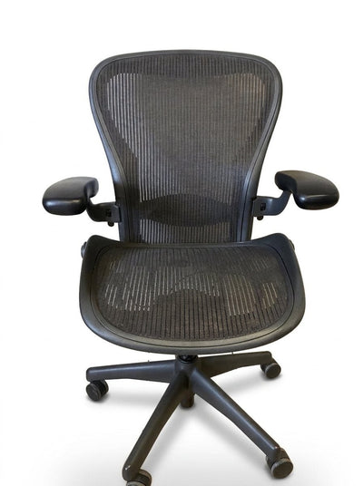 Silla Herman Miller Aeron Classic Talla C Equipada con Brazos Ajustables