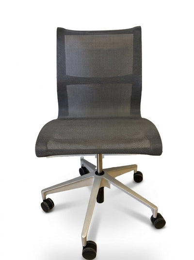Silla Herman Miller Setu Gris Oscuro Sin Brazos - Preowned