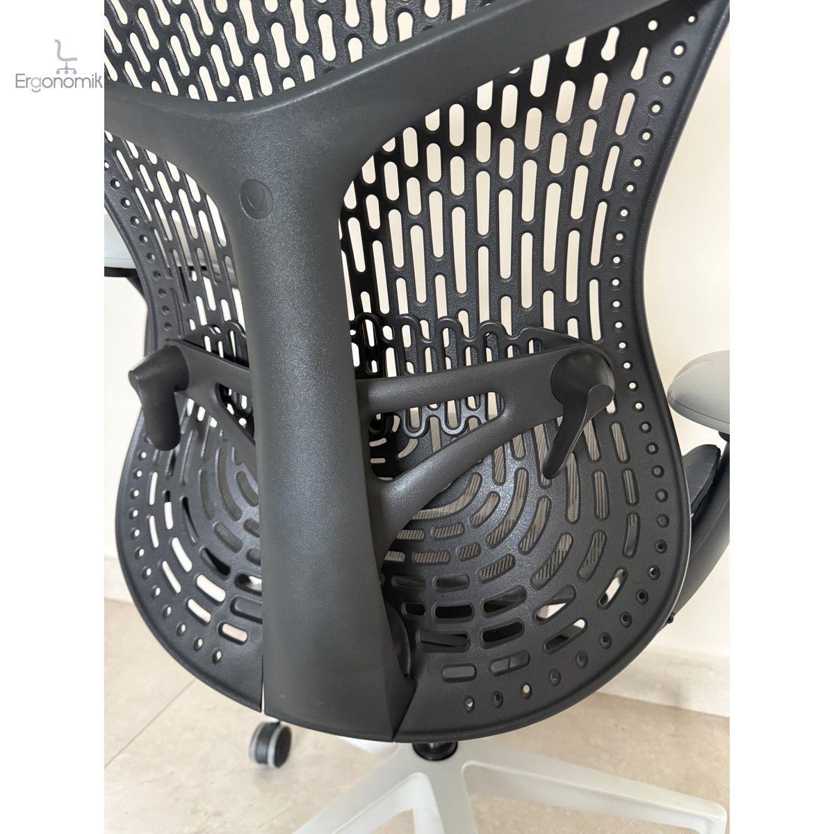 Silla Mirra 2 Equipada Herman Miller gris - Exhibición - Ergonomik Silla de Oficina Herman Miller