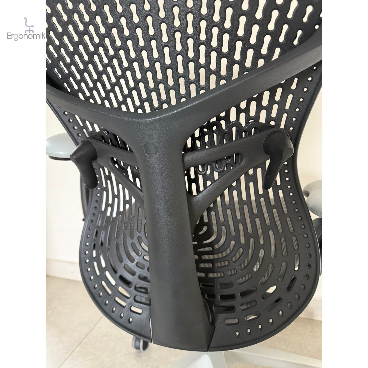 Silla Mirra 2 Equipada Herman Miller gris - Preowned | Muebles ergonómicos en México | Ergonomik