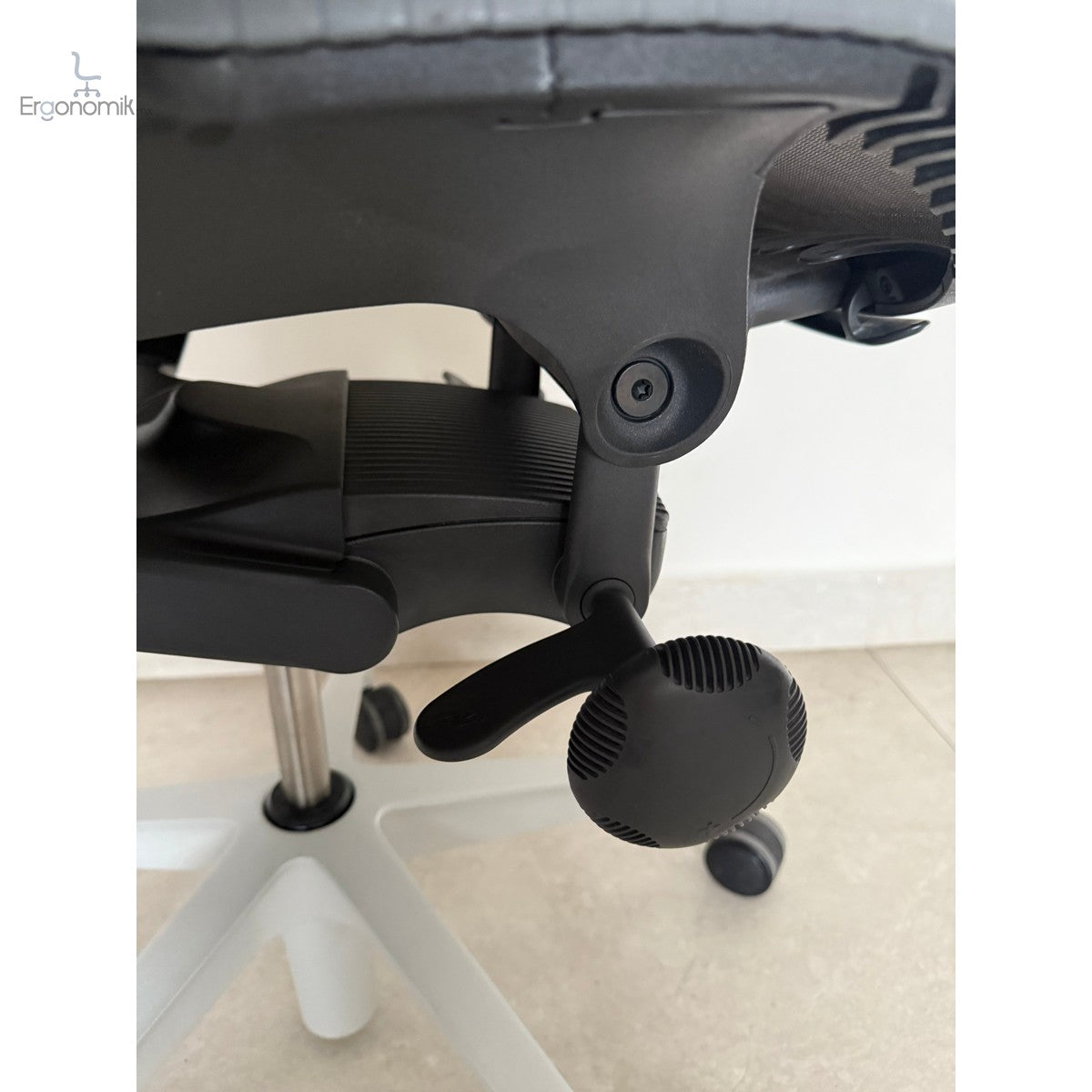 Silla Mirra 2 Equipada Herman Miller gris - Preowned | Muebles ergonómicos en México | Ergonomik