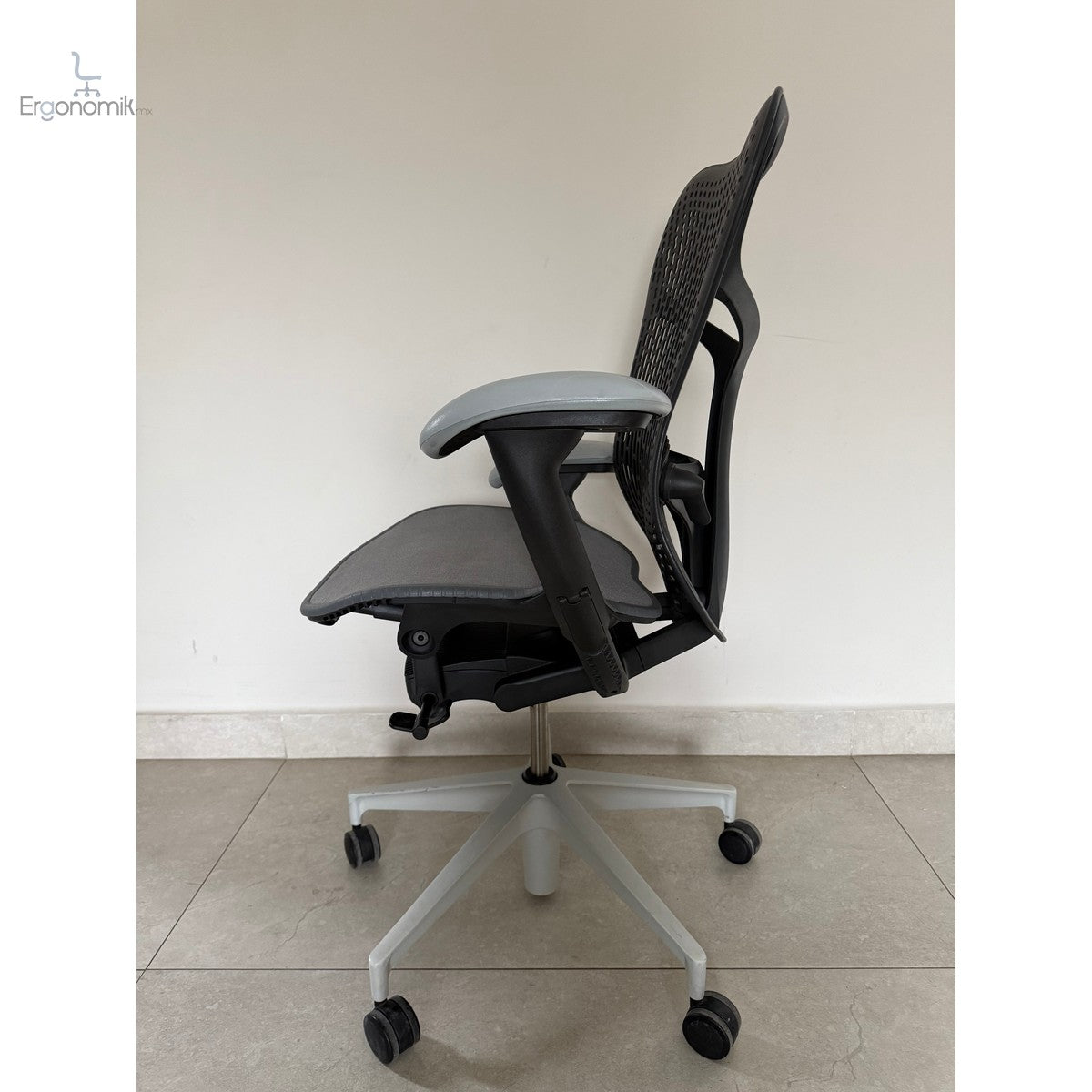 Silla Mirra 2 Equipada Herman Miller gris - Preowned | Muebles ergonómicos en México | Ergonomik