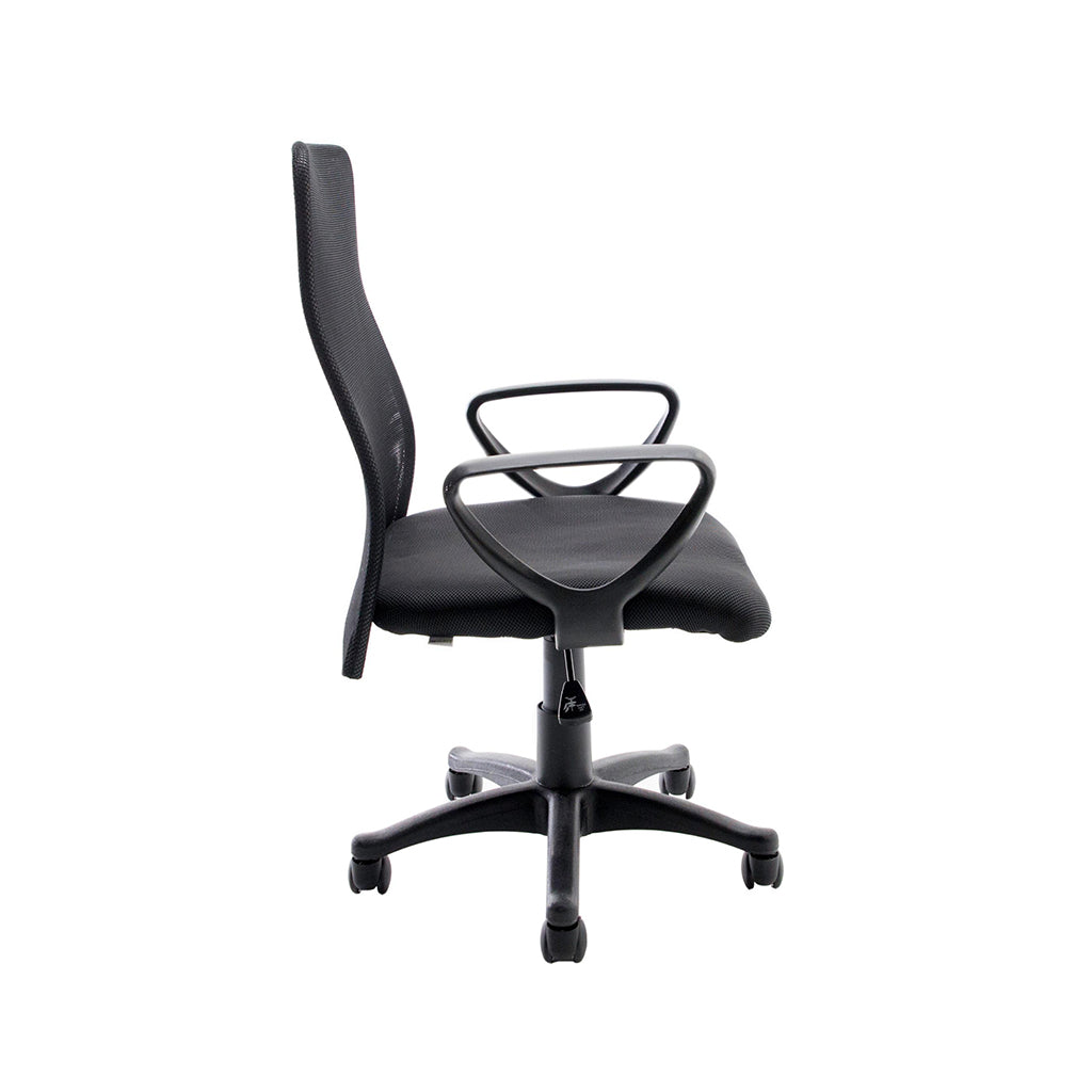 Base metálica cromada y ruedas giratorias de la Silla Operativa 1100