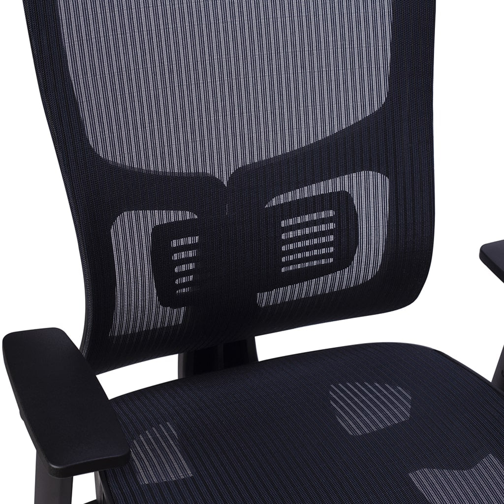 Detalle del diseño ergonómico y estructura metálica de la silla