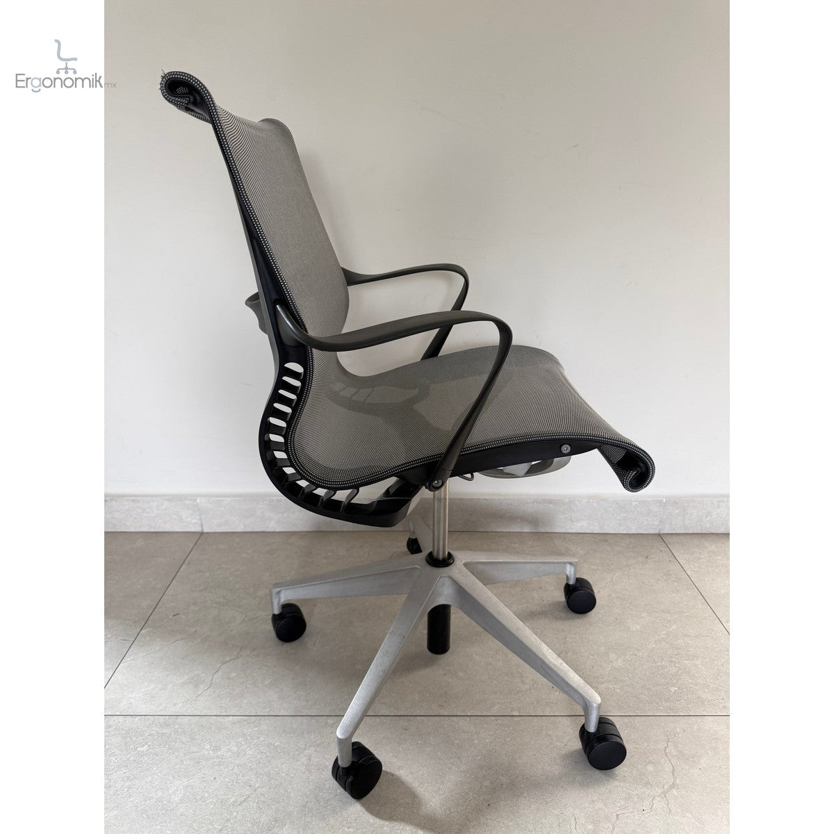 Silla Setu Gris Herman Miller - Preowned - Ergonomik Silla de Oficina Herman Miller