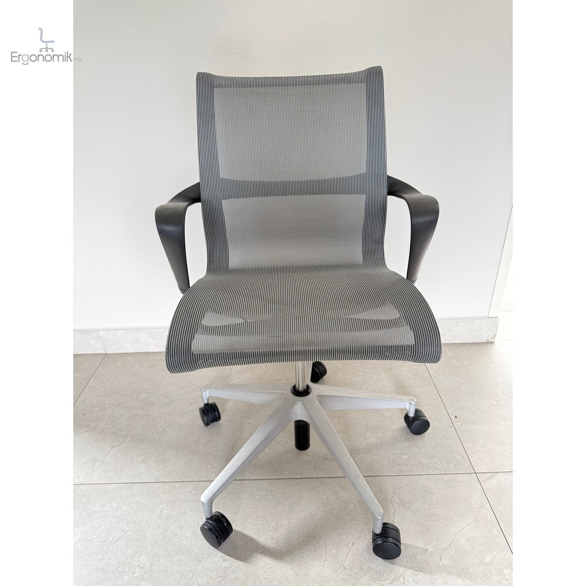 Silla Setu Gris Herman Miller - Preowned - Ergonomik Silla de Oficina Herman Miller