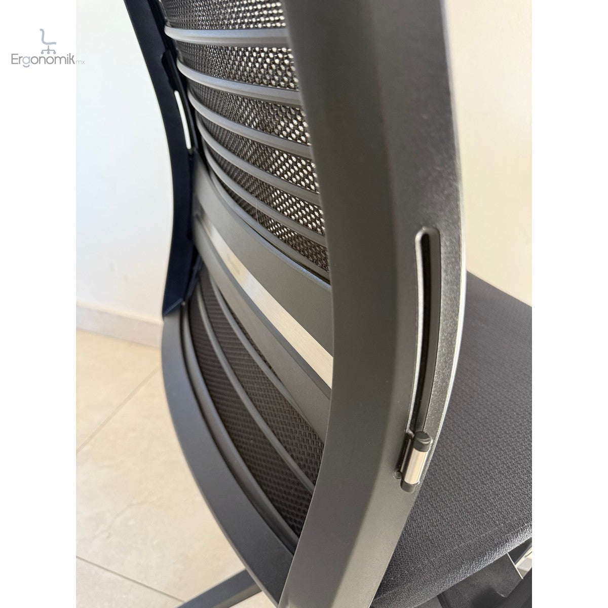 Silla Steelcase Think V2 color negro-  Preowned | Muebles ergonómicos en México | Ergonomik