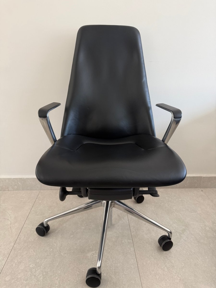 Taper Piel Negra Marca Geiger - Exhibición - Ergonomik silla ergonomica Herman Miller