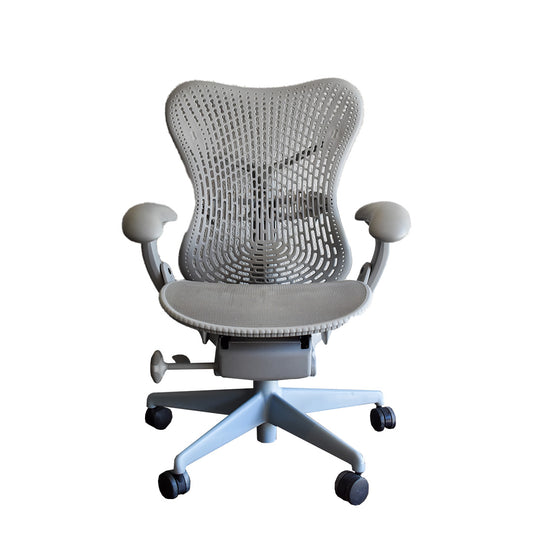 Mirra gris con ajustes en soporte lumbar