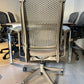 Celle Gris con asiento de tela y memory foam