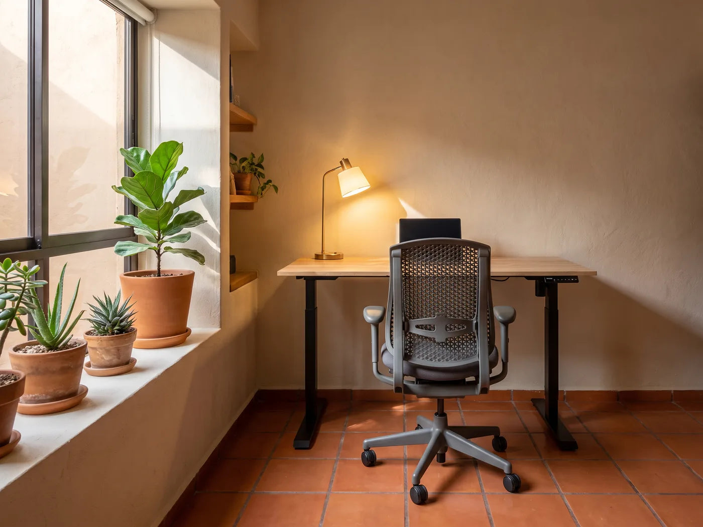 Home office con escritorio eléctrico, variación 1
