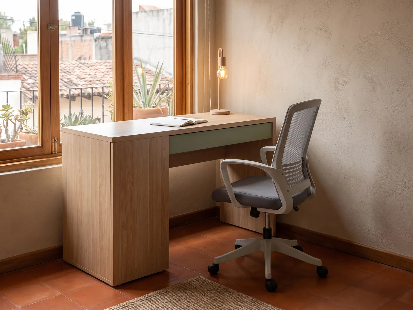 Escritorio compacto junto a la ventana, variación 3