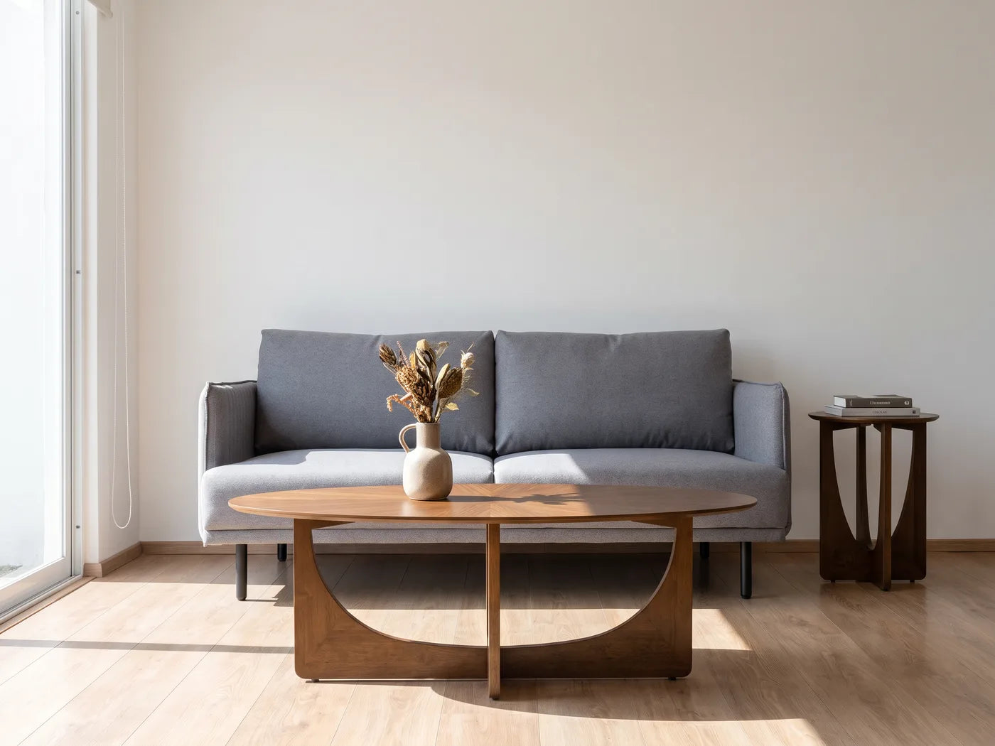 Sala con sofá de dos plazas, variación 1